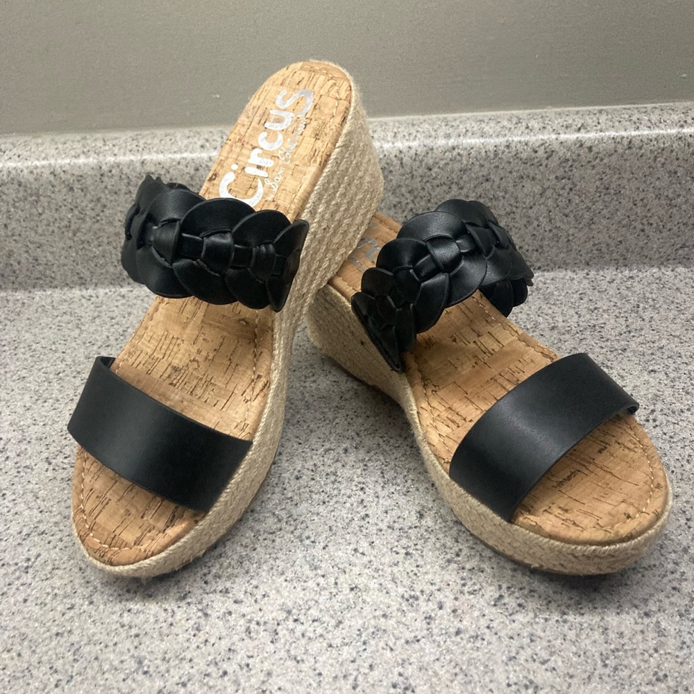 Sam Edelman wedge sandal in great used condition.